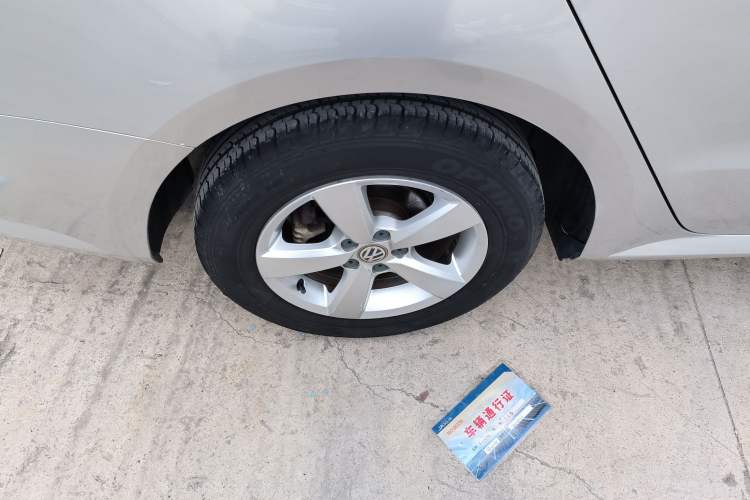 Used Volkswagen Lavida 2015 1.6L Automatic Fashion Edition Exterior 5