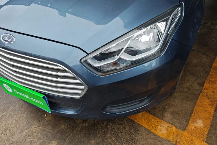 Used Ford Escort 2019 Revised Version 1.5L Manual "Quality Enjoyment" Trim (Tire Pressure Monitoring) China VI Standard Left Front Headlight