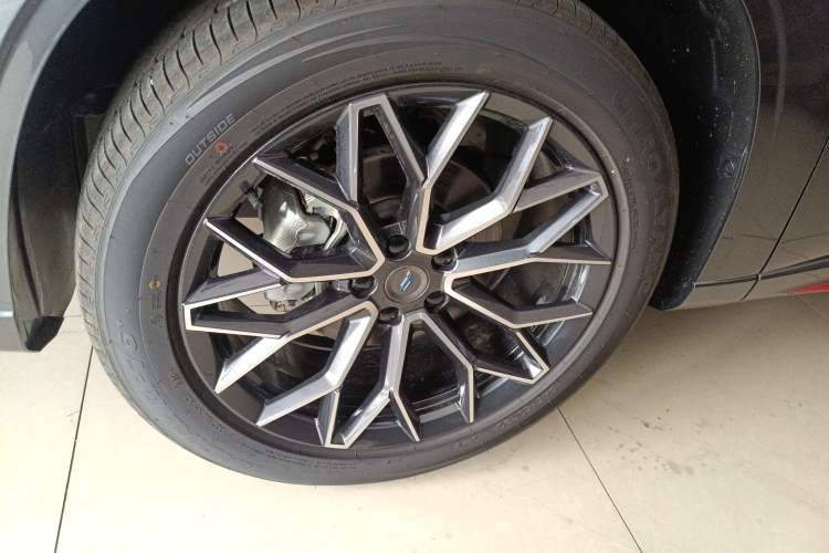 Used Oshan Z6 2023 Blue Whale 1.5T DCT Smart Luxury Model