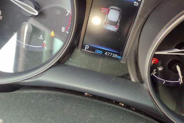 Used Toyota C-HR 2022 2.0L Comfort Edition Odometer Close Up