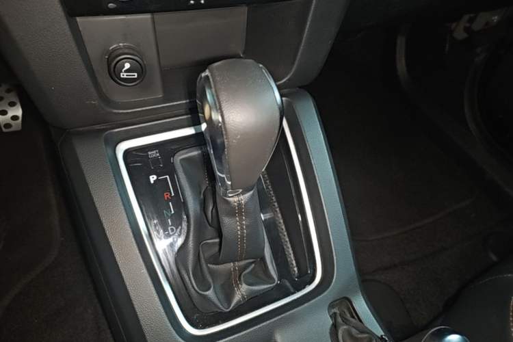 Used BAIC Off-Road BJ40 2016 40L 2.3T Automatic All-Wheel Drive Premium Edition Gear Lever