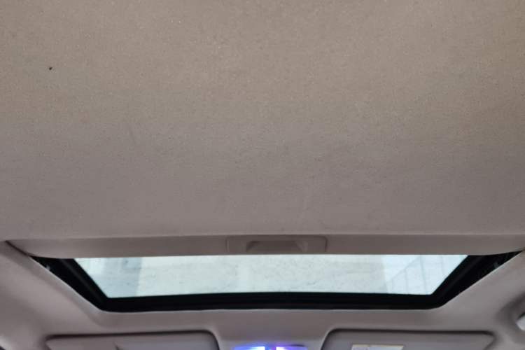 Used Venucia R50 2013 1.6L Manual Luxury Edition
