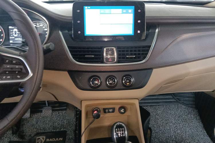 Used Baojun 730 2017 1.5T Manual Fashion Version 7 Seats China V Emission Standard