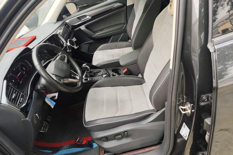 Used Volkswagen Tayron X 2020 330TSI Two-Wheel Drive Luxury Smart Connectivity Version Left Front Seat