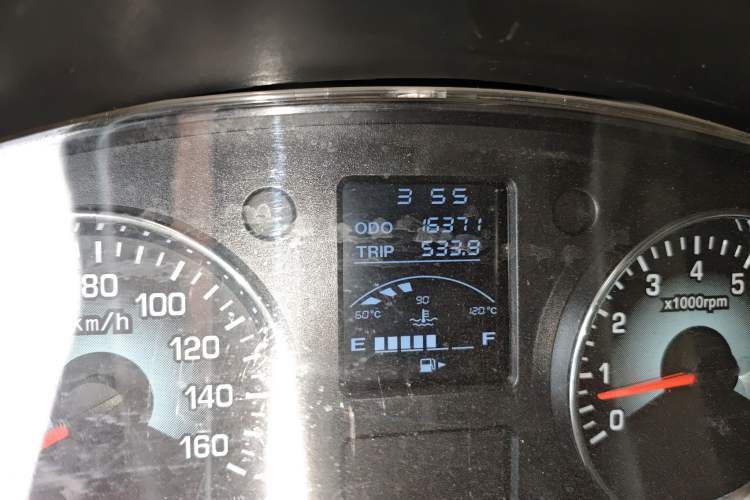 Used Jinbei New Hiace X30L 2018 1.5L Box Truck Business Edition DLCG14 Odometer Close Up