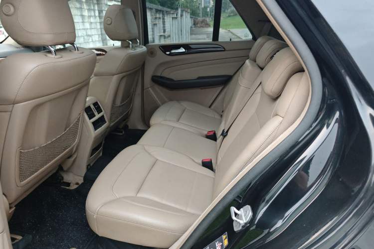 Used Mercedes-Benz M-Class 2014 ML 400 4MATIC Dynamic Model Left Rear Seat