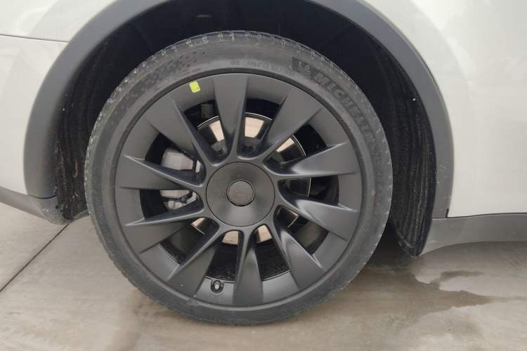 Used Tesla Model Y 2024 Long-Range All-Wheel-Drive Version