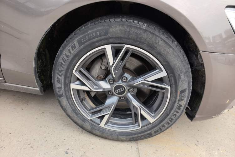 Used Audi A6L 2015 TFSI Millionth Anniversary Intelligent Model Right Front Wheel Hub