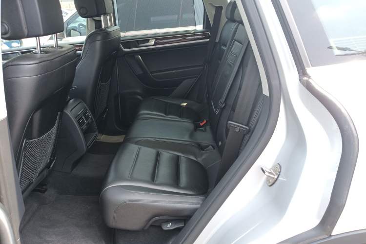 Used Volkswagen Touareg 2011 3.0 TSI Comfort Version Left Rear Seat