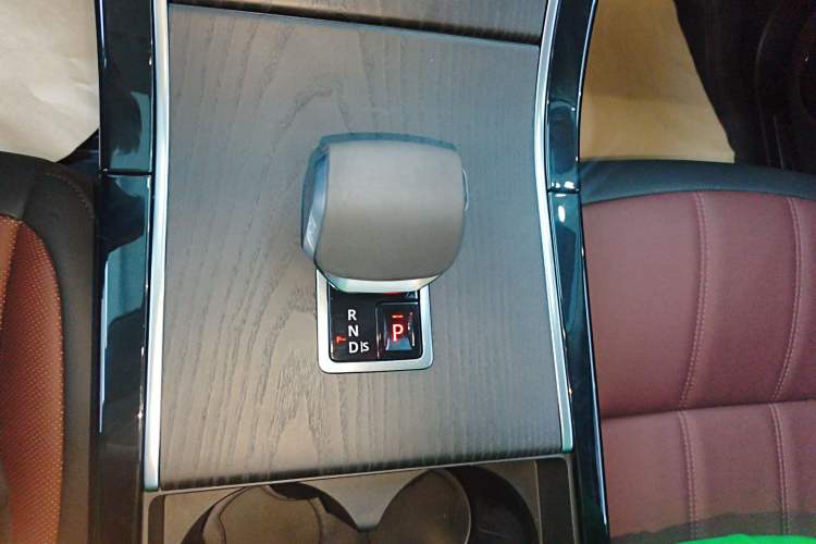 Used Land Rover Range Rover Evoque 2024 Aurora L 249 PS Prestige Light-Chasing Edition