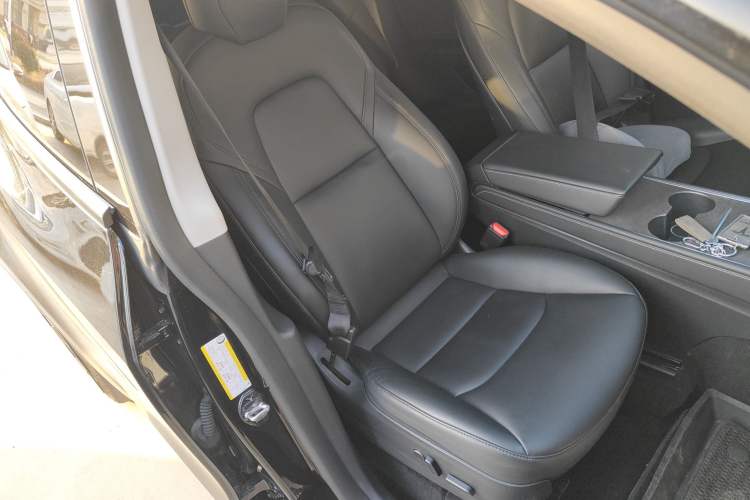 Used Tesla Model Y 2021 Long-Range All-Wheel-Drive Version
