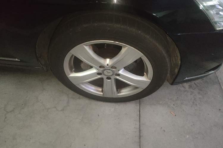 Used Mercedes-Benz S-Class 2010 S 300 L Prestige Edition Right Front Wheel Hub