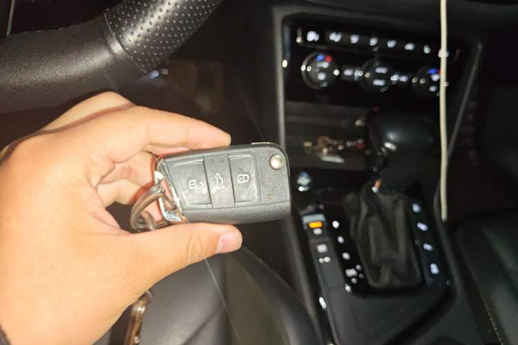 Used Volkswagen Tiguan L 2019 330TSI Automatic Two-Wheel Drive Smart Luxury Version China VI Standard Vehicle Key