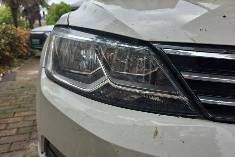 Used Volkswagen Lamando 2017 280TSI DSG Comfort Edition Right Front Headlight