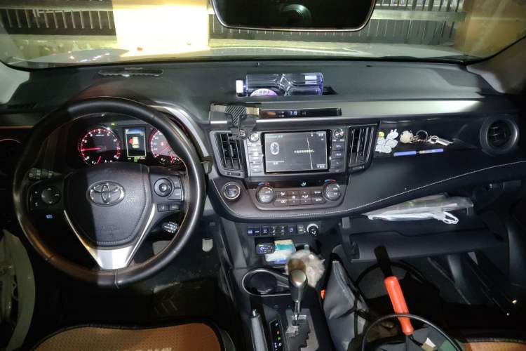 Used Toyota RAV4 2018 2.5L Automatic 4x4 Elite i Edition Audio And AC Panel