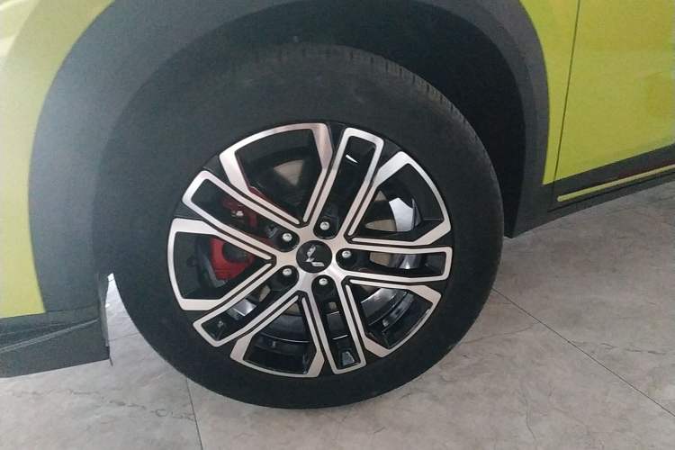 Used Wuling Alvez 2022 1.5T CVT Trendy & Cool Edition
