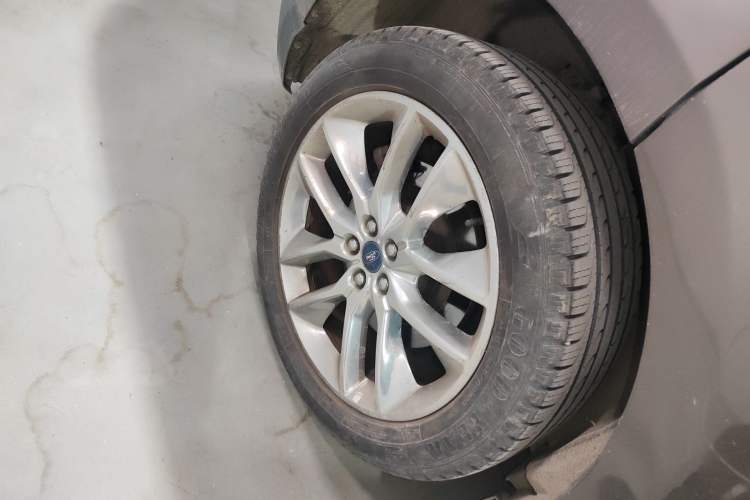 Used Ford Edge 2015 2.0T GTDi Four-Wheel Drive Prestige Model
