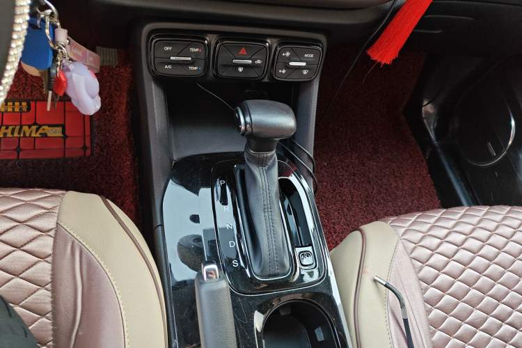 Used GAC Trumpchi GS3 2017 150N Automatic Elite Edition Gear Lever