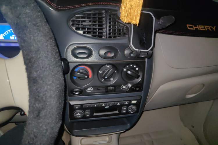 Used Chery QQ3 2012 Stylish Edition 1.0L Manual Start-Up Model Audio And AC Panel