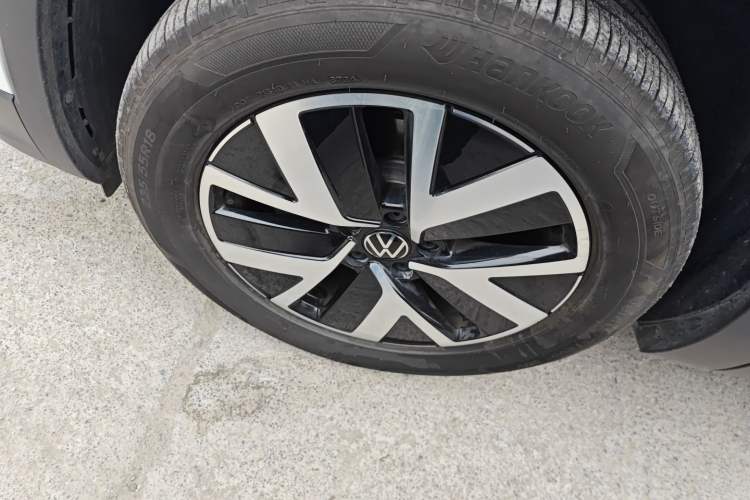 Used Volkswagen Tayron 2024 300TSI Two-Wheel-Drive Luxury Plus Advanced Version Left Front Wheel Hub