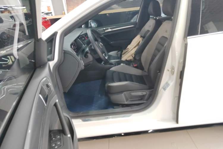 Used Volkswagen Golf 2020 Charming Edition 280TSI DSG R-Line
