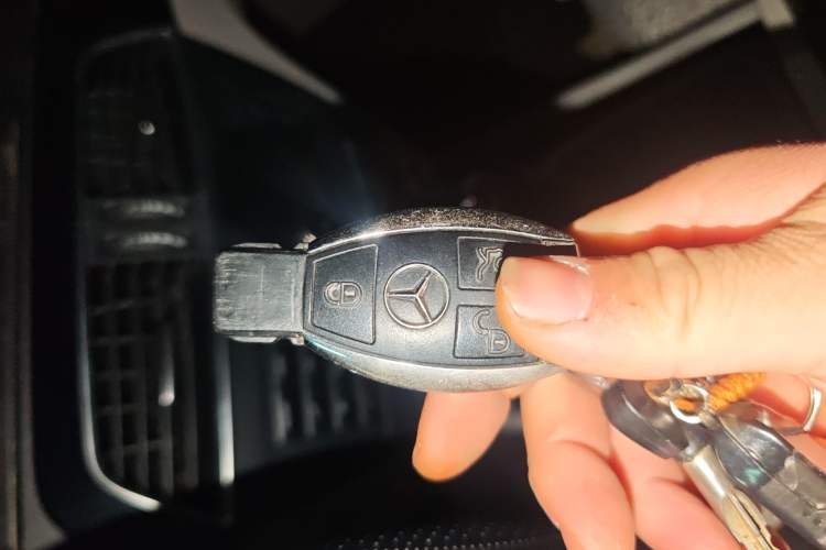 Used Mercedes-Benz C-Class 2011 C 180K Classic model