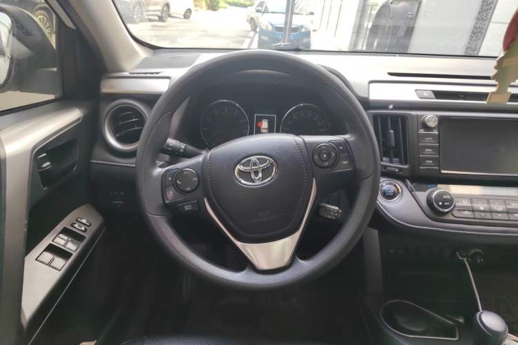 Used Toyota RAV4 2019 2.0L CVT Two-Wheel Drive Fashion X Limited Edition China V Standard

