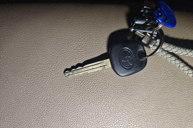 Used Toyota Highlander 2012 2.7L 2WD 5-Seater Elite Edition Vehicle Key