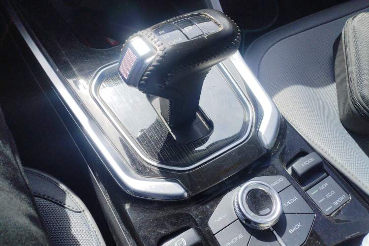 Used Haval H6 2017 Red Label 2.0T Automatic Two-Wheel Drive ZhiShang Model