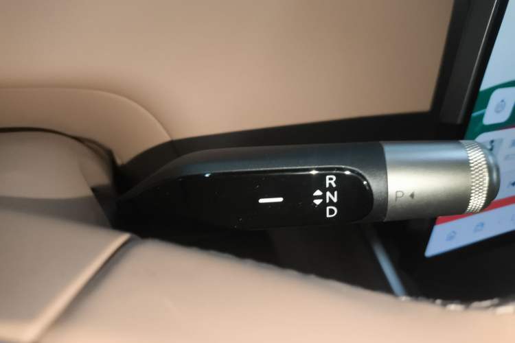 Used ONVO Luxeed L90 2025 Model—Max Six-Seater Version
