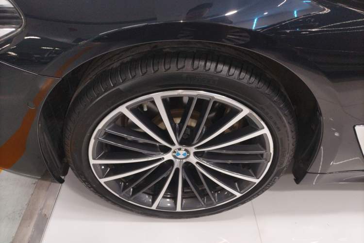 Used BMW 5 Series 2020 530Li Leading Model M Sport Package Left Front Wheel Hub
