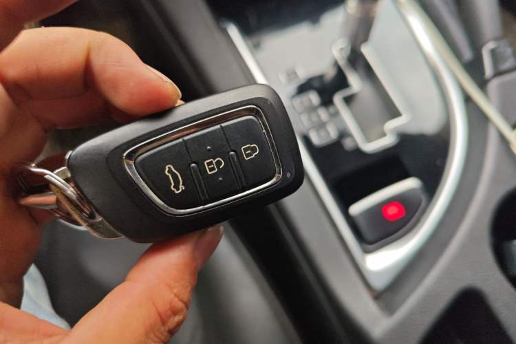 Used Dongfeng Aeolus AX7 2015 2.0L Automatic Zhiyi Trim
