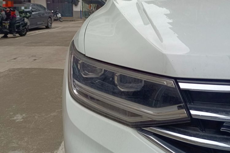 Used Volkswagen Tiguan L 2023 Restyled 330TSI Automatic Two-Wheel Drive R-Line Enhanced Comfort Version Right Front Headlight