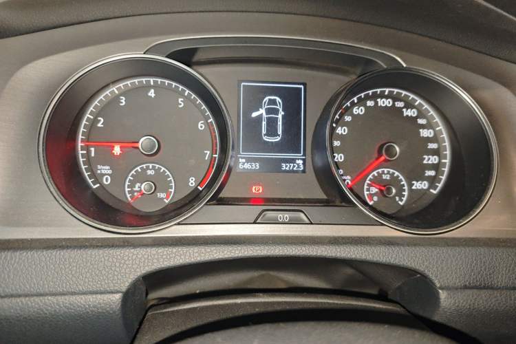 Used Volkswagen Golf 2015 1.6L Automatic Comfort Model Odometer Close Up