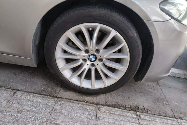 Used BMW 5 Series 2014 525Li Luxury Design Package Right Front Wheel Hub