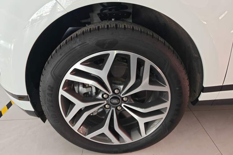 Used Land Rover Range Rover Evoque 2024 Aurora L 249 PS Prestige Light-Chasing Edition