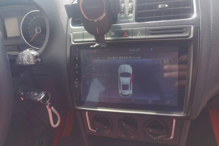 Used Volkswagen Polo 2014 1.6L Automatic Comfort Edition Audio And AC Panel