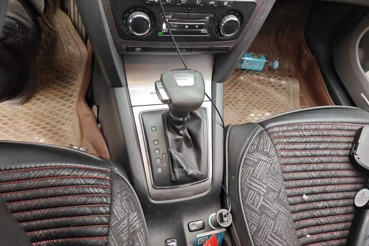 Used Skoda Octavia 2013 1.6L Automatic Yijun Edition Gear Lever
