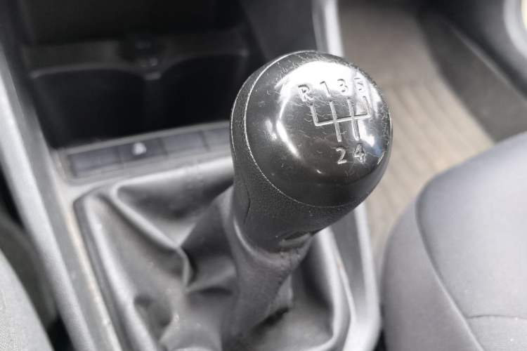 Used Volkswagen Santana 2018 1.5L Manual Fashion Edition Gear Lever