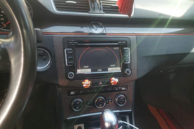 Used Volkswagen Magotan 2013 2.0 TSI Prestige Model Audio And AC Panel