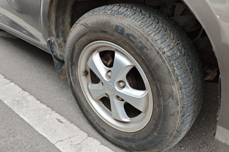 Used FORTHING Lingzhi 2011 QA 2.4L Short-Wheelbase Comfort Edition Right Front Wheel Hub