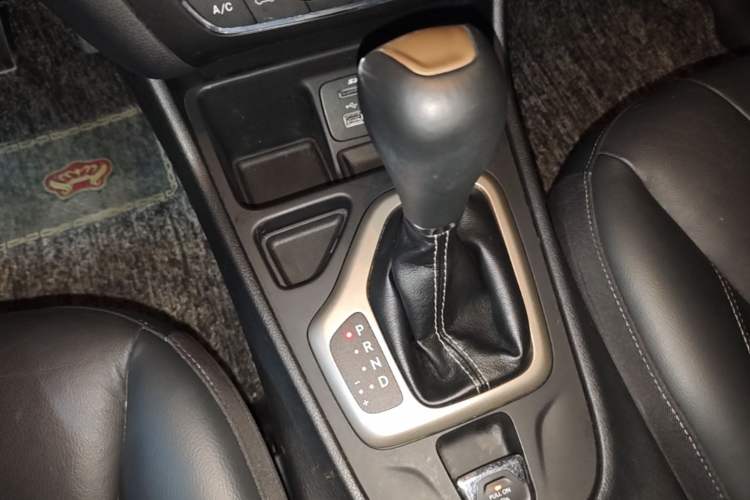 Used Jeep Cherokee 2017 2.0L Superior Edition Gear Lever