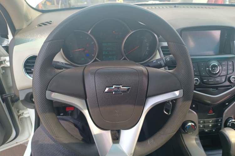 Used Chevrolet Cruze 2015 1.5L Classic SE AT Steering Wheel
