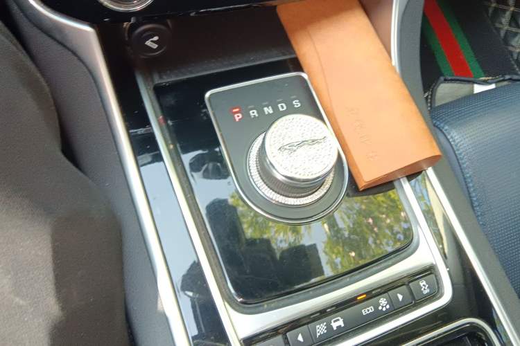 Used Jaguar XE 2018 2.0T 250 PS Two-Wheel-Drive R-Sport Sport Edition
