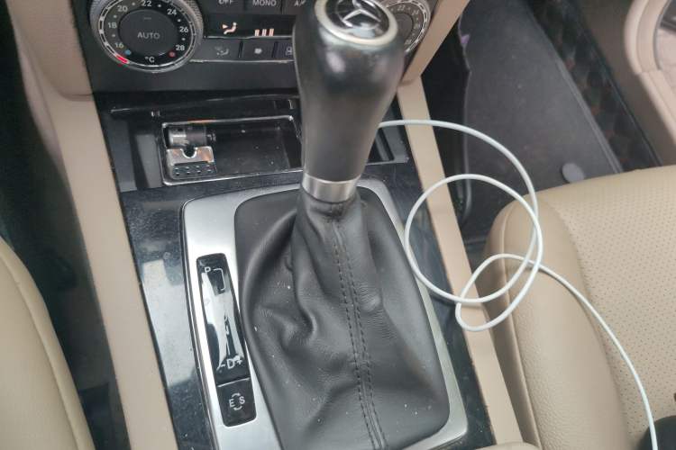 Used Mercedes-Benz GLK-Class 2011 GLK 300 4MATIC Luxury Model
