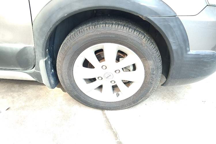 Used Nissan Livina 2013 Jingrui 1.6XL Manual Comfort Edition Right Front Wheel Hub