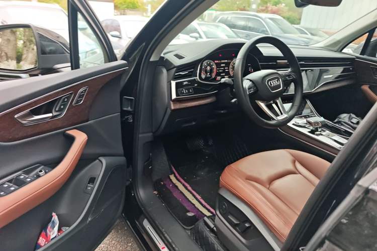 Used Audi Q7 2023 55 TFSI quattro S line Sport Edition Driver Seat