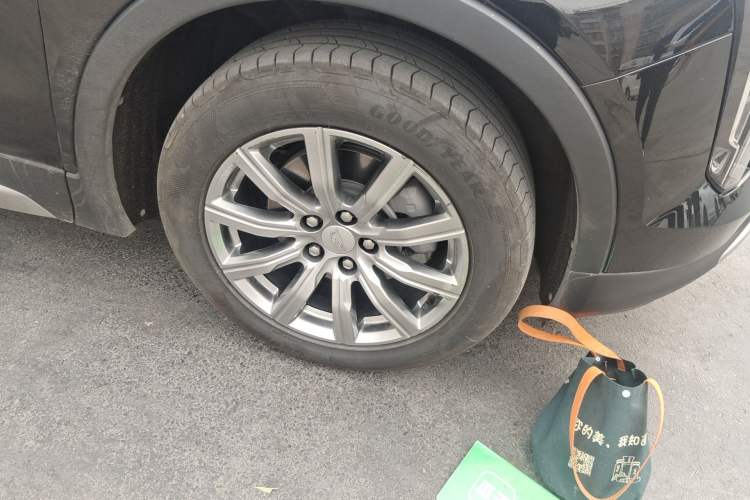 Used Cadillac XT4 2021 28T Two-Wheel Drive Leading Version Right Front Wheel Hub