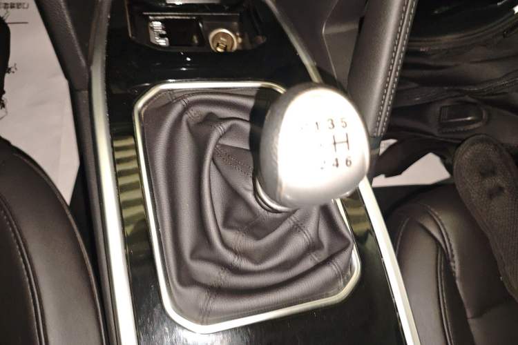 Used Haval H6 2018 Blue Label Sport Edition 1.5T Manual Two-Wheel Drive Elite Model Gear Lever