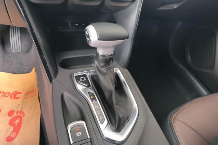 Used GAC Trumpchi GS4 2017 235T Automatic Two-Wheel Drive Luxury Smart Connectivity Version Gear Lever